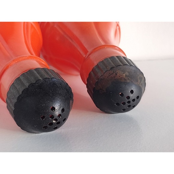 Vintage Anchor Hocking Tall 5" Orange Salt & Pepper Shakers - Picture 4 of 6